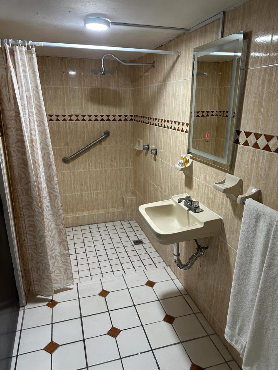 Hotel Zapotlan Ciudad Guzman Kültér fotó