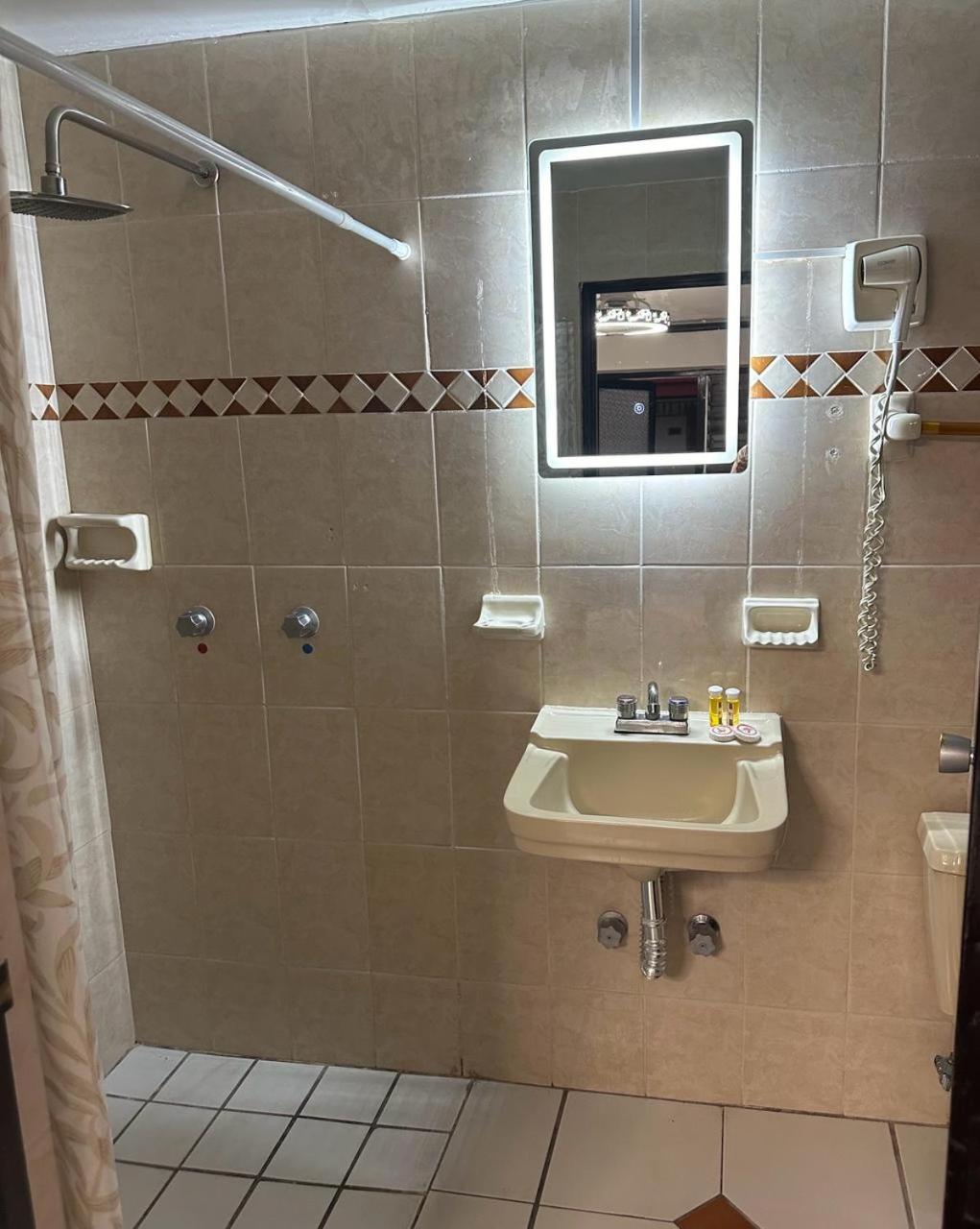 Hotel Zapotlan Ciudad Guzman Kültér fotó