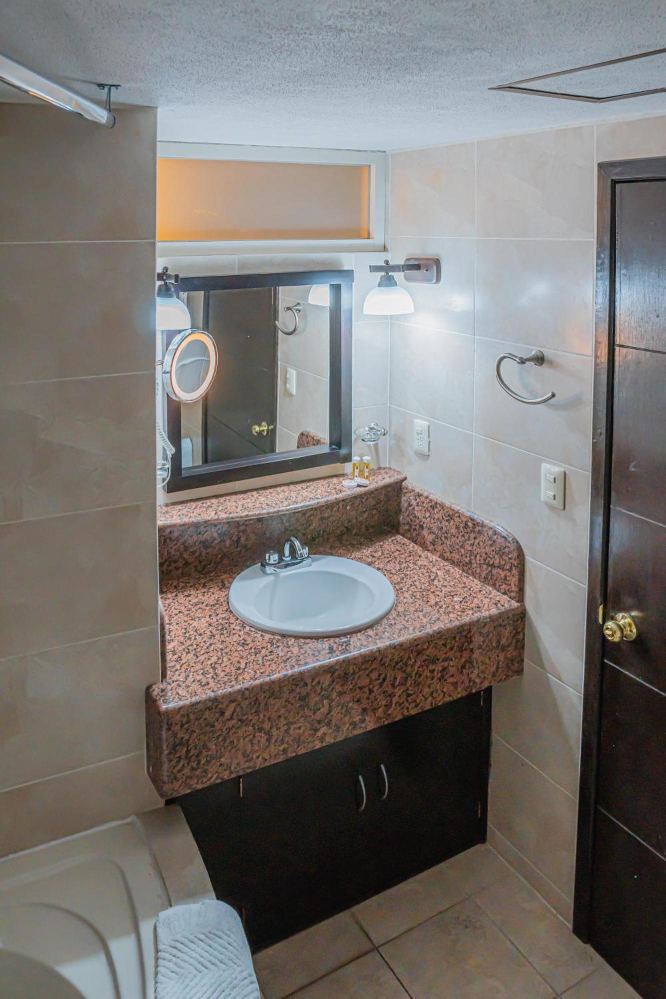 Hotel Zapotlan Ciudad Guzman Kültér fotó