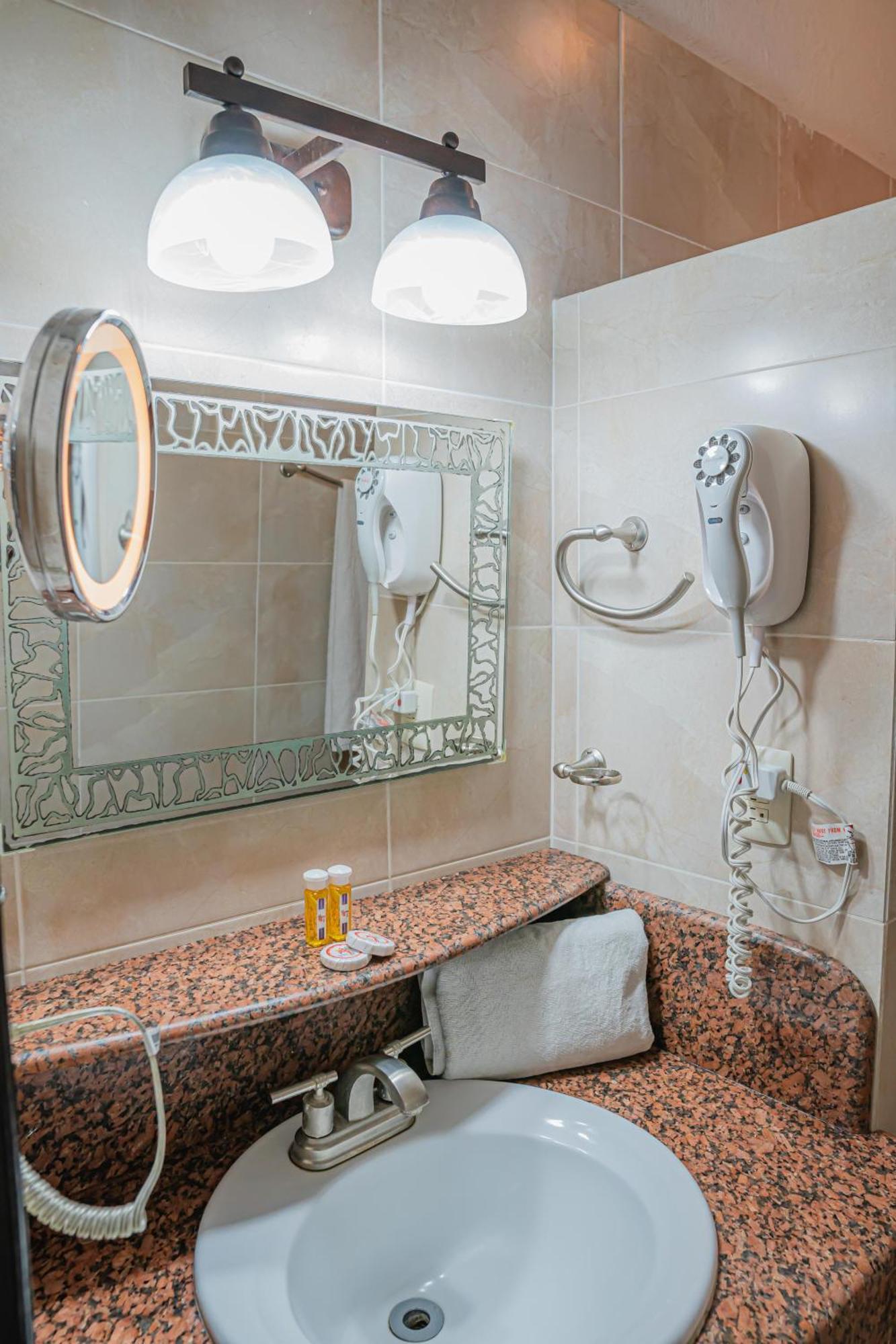 Hotel Zapotlan Ciudad Guzman Kültér fotó