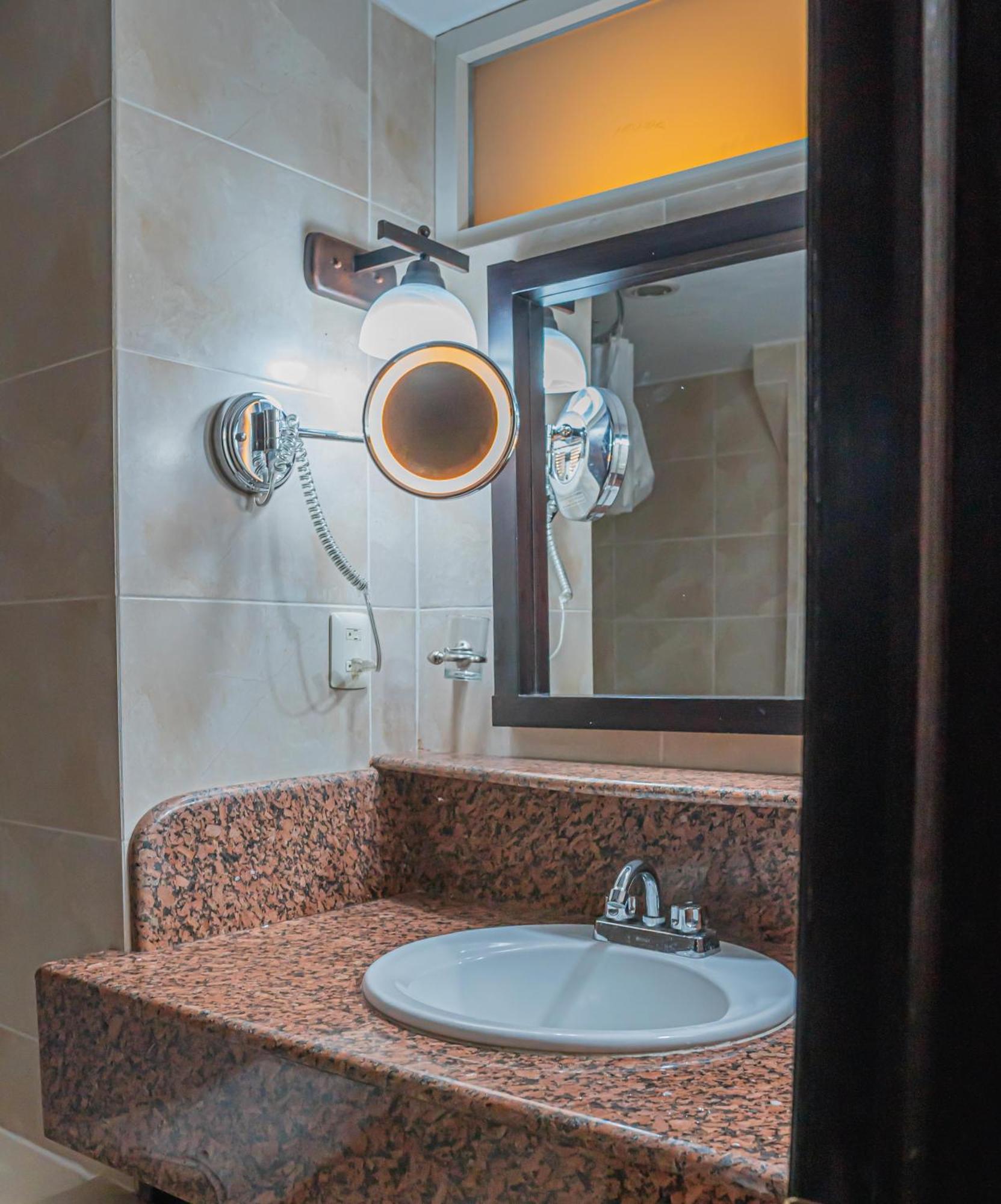 Hotel Zapotlan Ciudad Guzman Kültér fotó