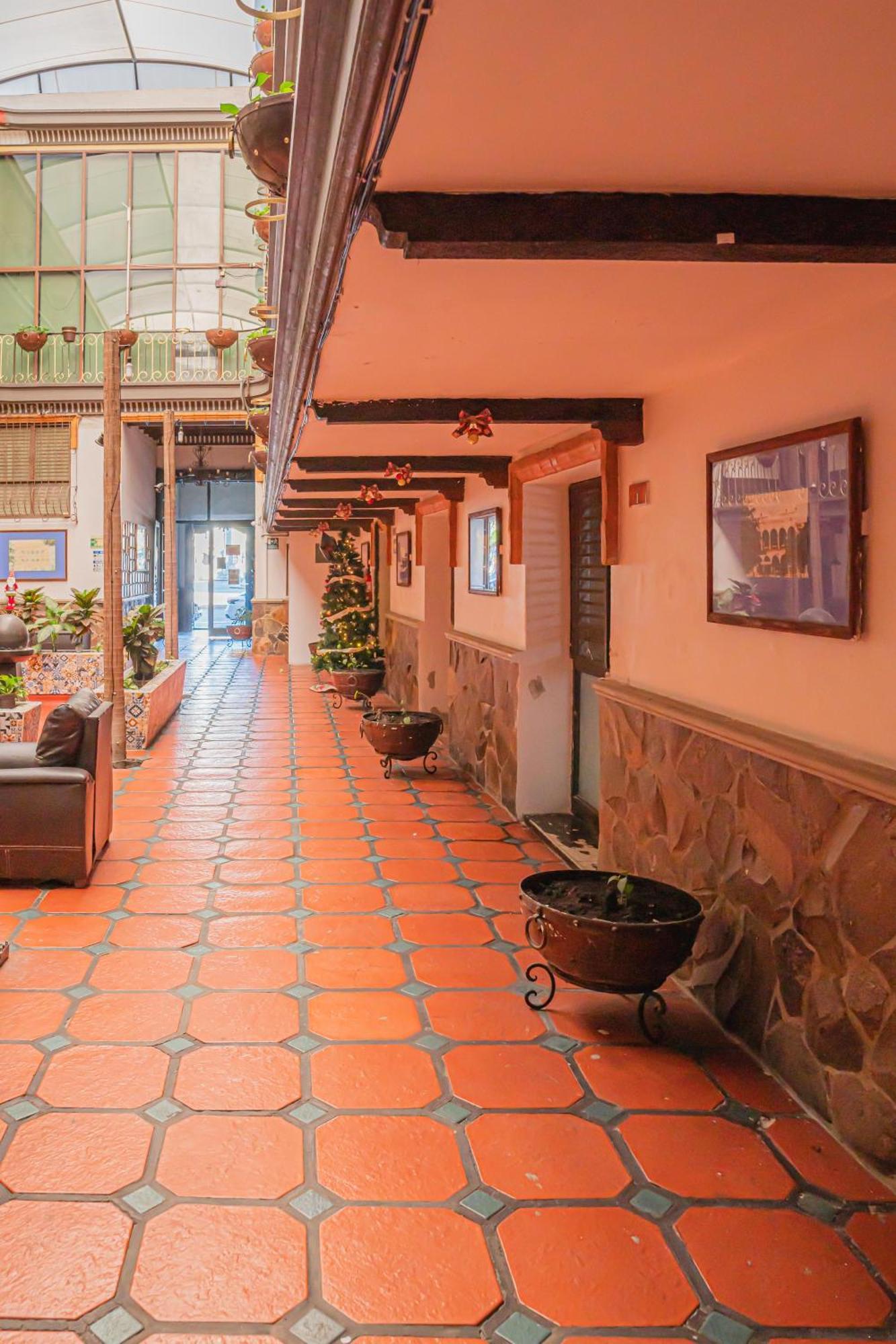 Hotel Zapotlan Ciudad Guzman Kültér fotó