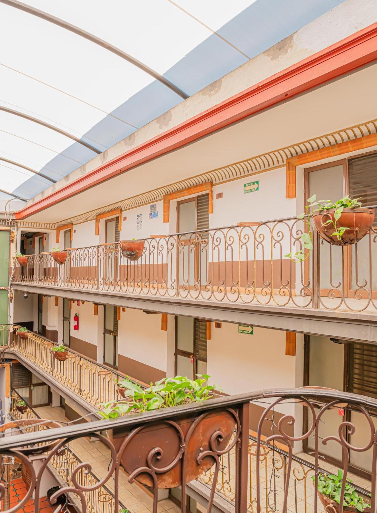 Hotel Zapotlan Ciudad Guzman Kültér fotó