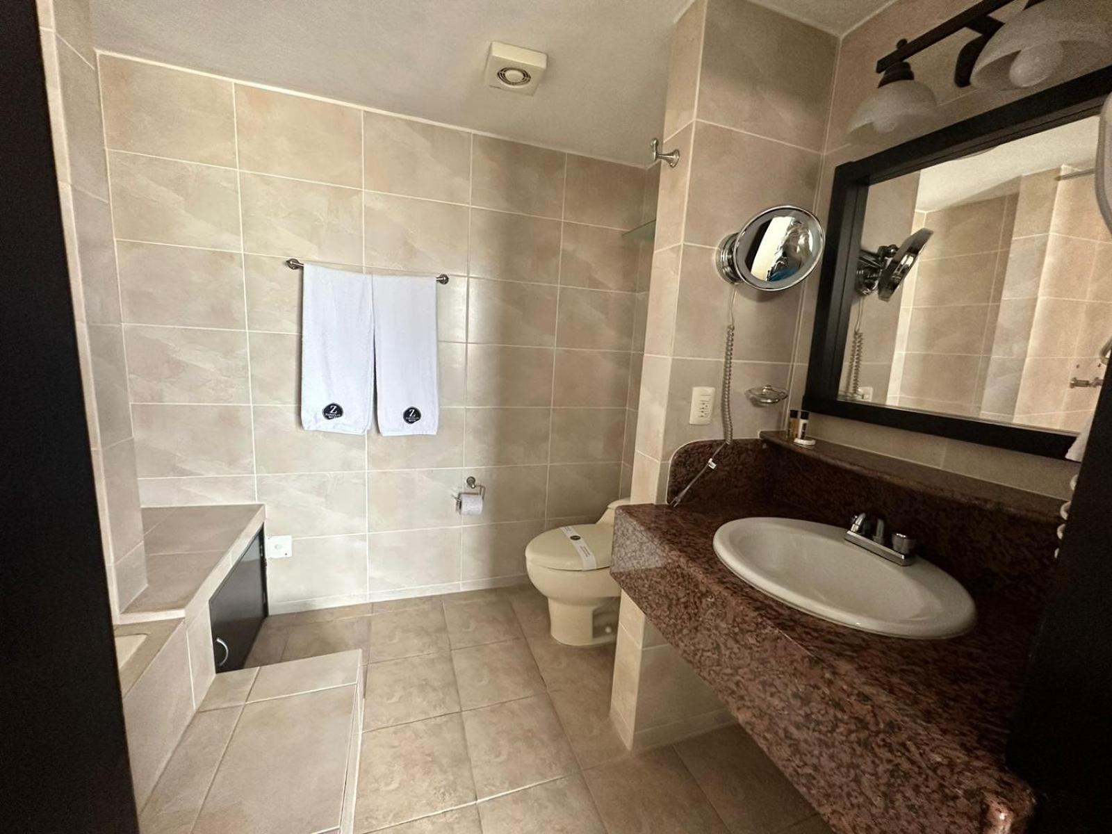 Hotel Zapotlan Ciudad Guzman Kültér fotó
