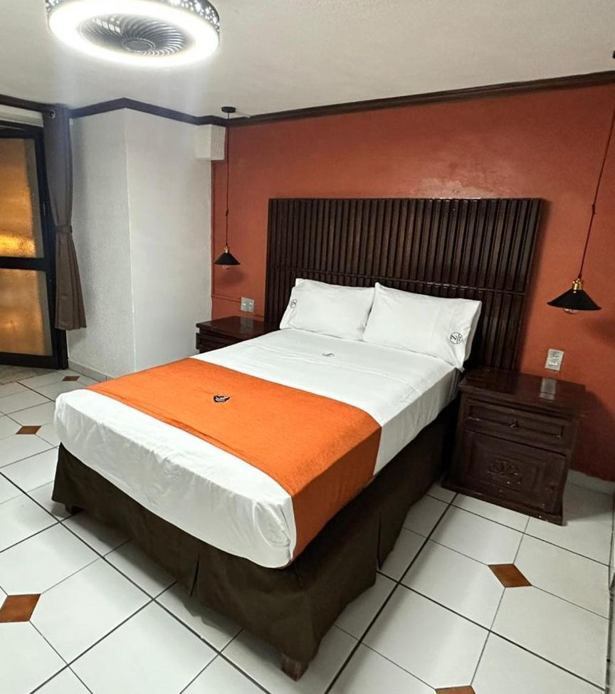 Hotel Zapotlan Ciudad Guzman Kültér fotó