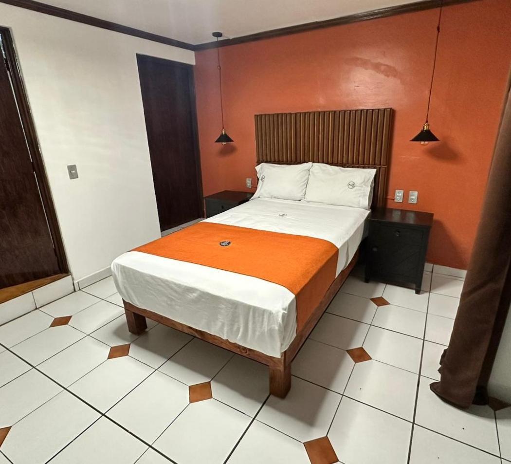 Hotel Zapotlan Ciudad Guzman Kültér fotó