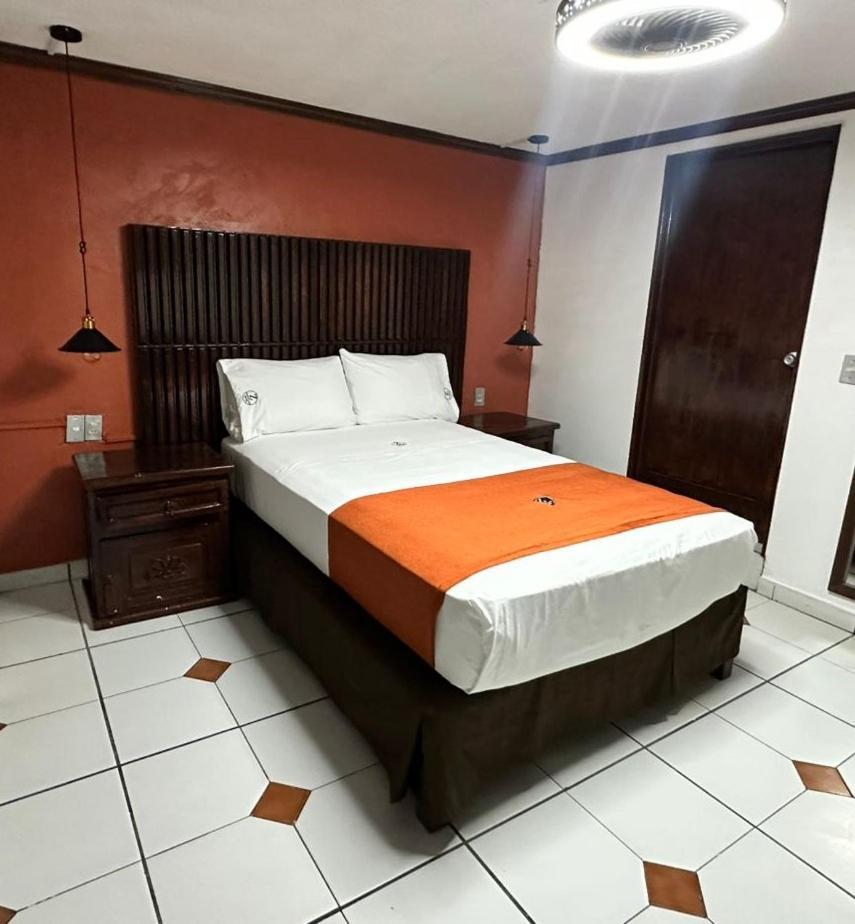 Hotel Zapotlan Ciudad Guzman Kültér fotó
